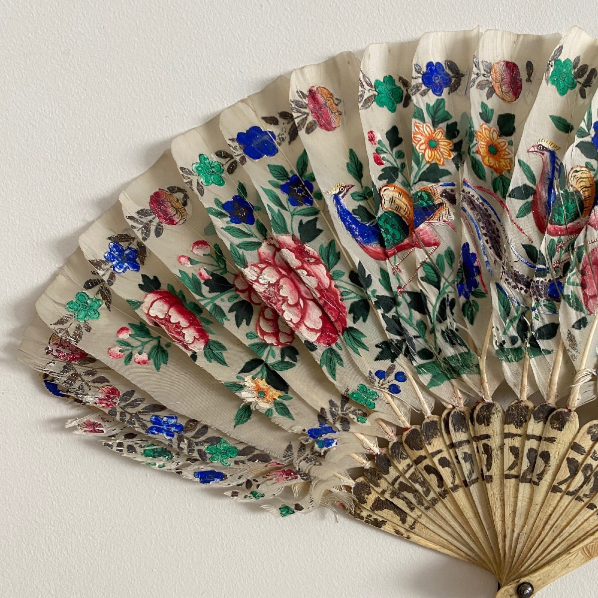 19th-century Fan Made Of Feathers And Embellished With Painted Flowers-photo-4
