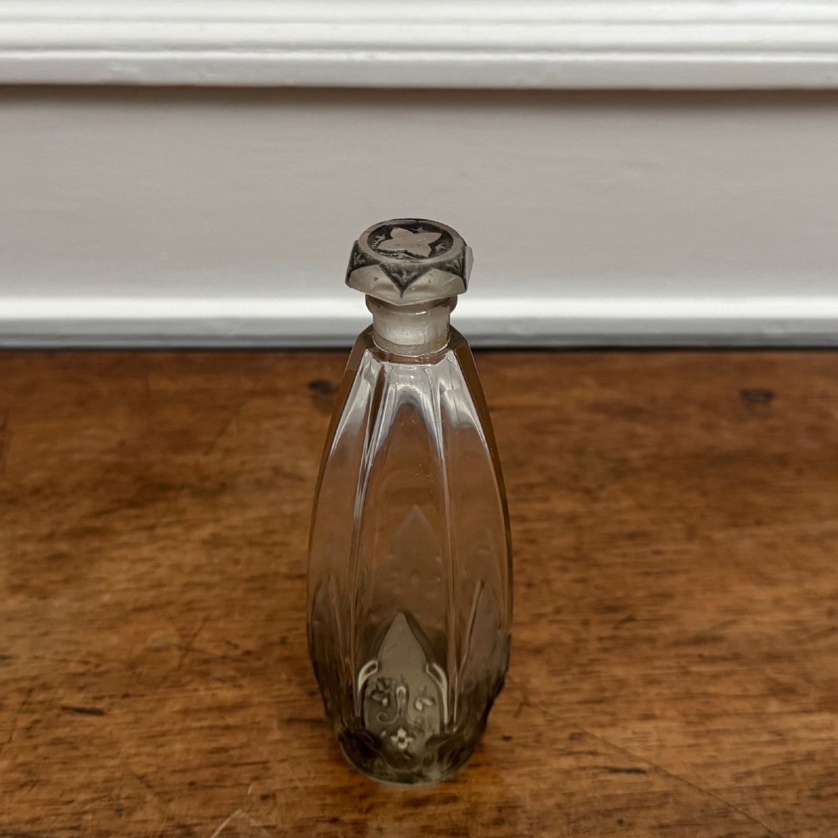 Isabey Bottle By Julien Viard, 1930, With Beveled Sides And Floral Motifs-photo-3