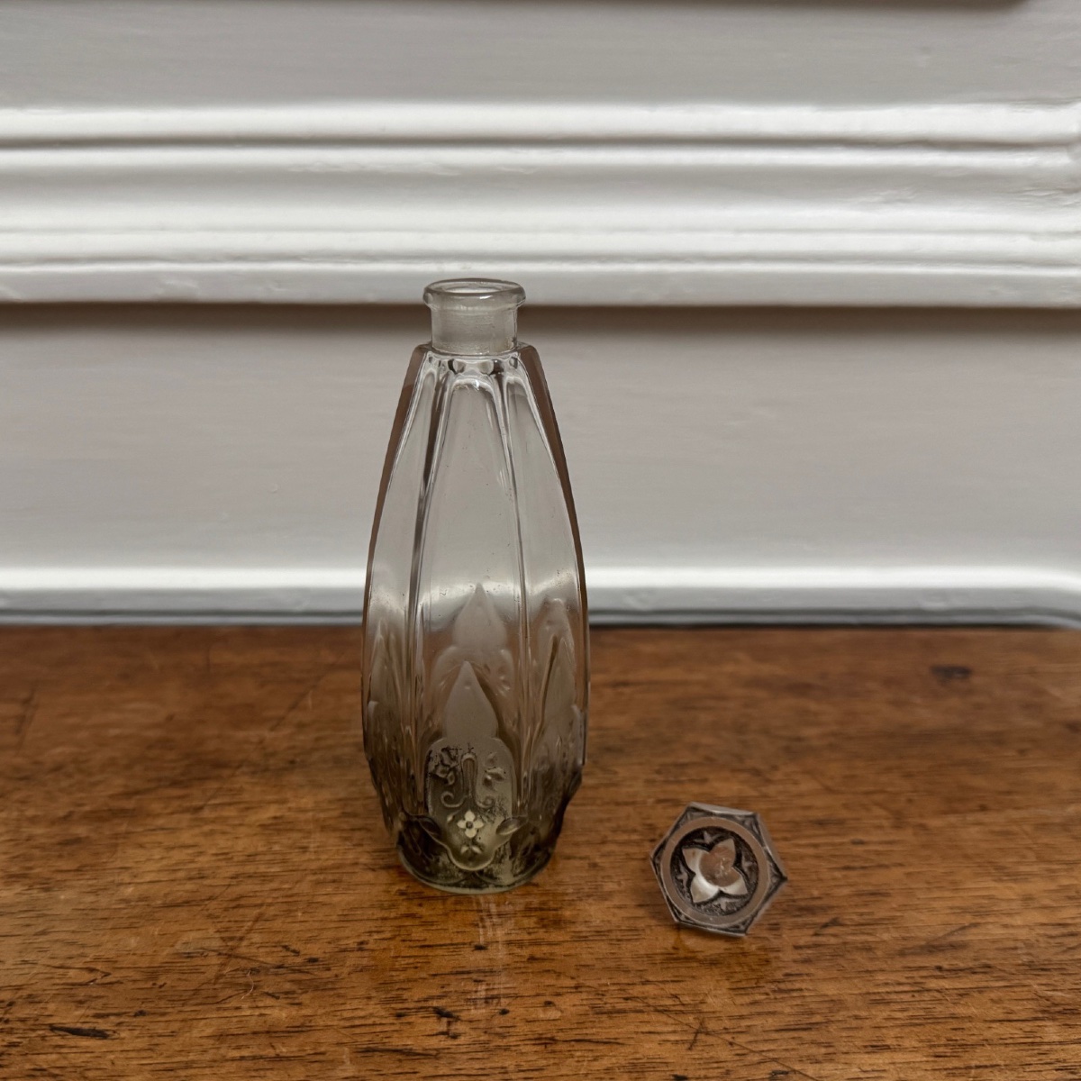 Isabey Bottle By Julien Viard, 1930, With Beveled Sides And Floral Motifs-photo-2