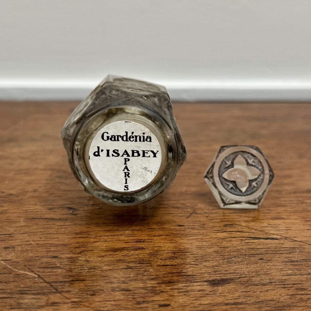 Isabey Bottle By Julien Viard, 1930, With Beveled Sides And Floral Motifs-photo-3