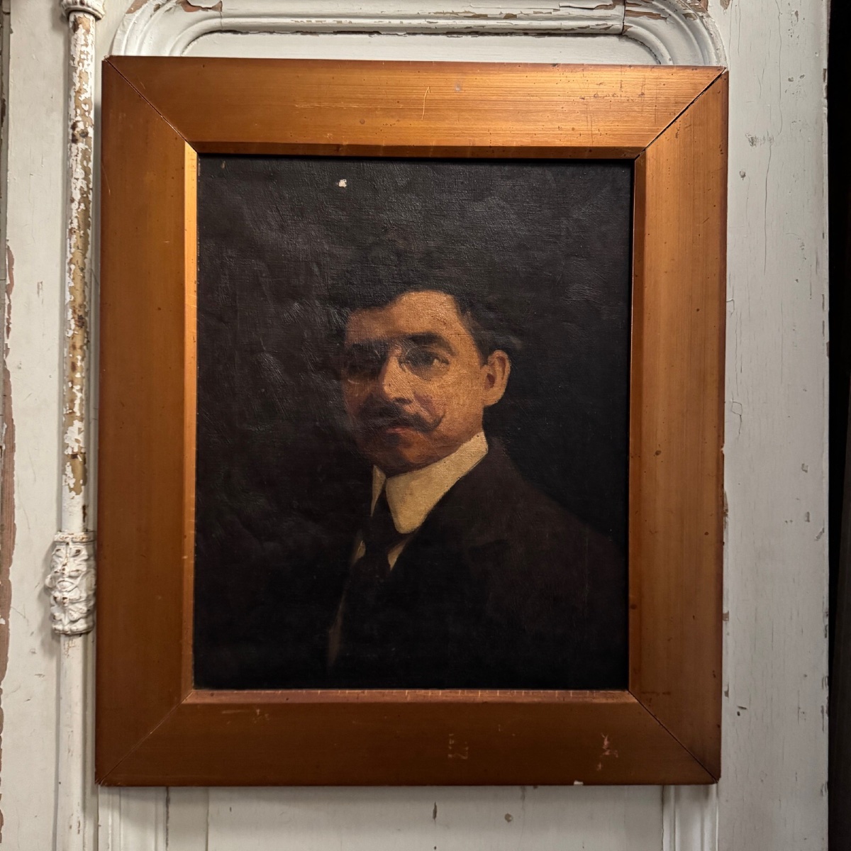 Huile sur toile portrait d'homme portant lunettes et moustache début XXe -photo-2