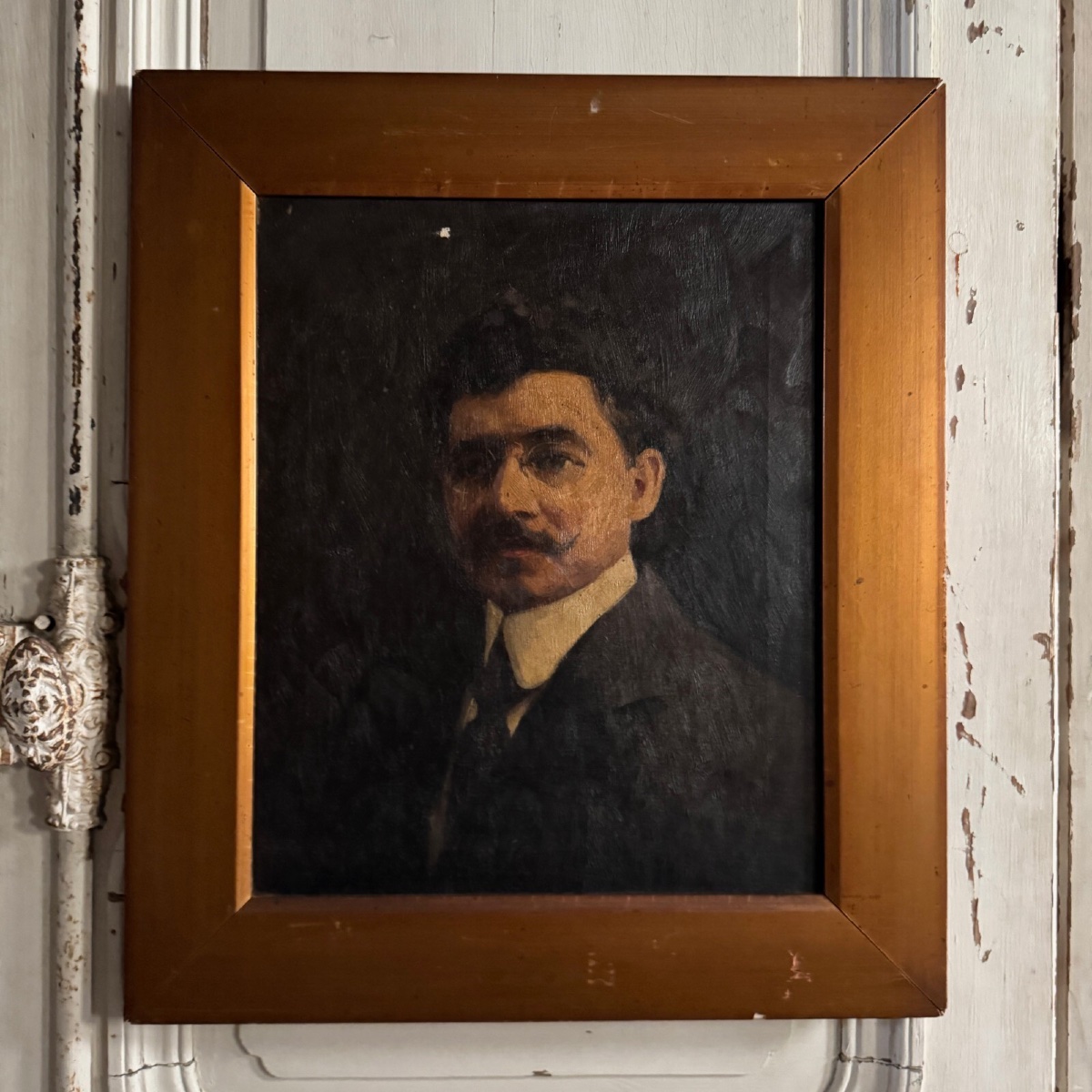 Huile sur toile portrait d'homme portant lunettes et moustache début XXe 