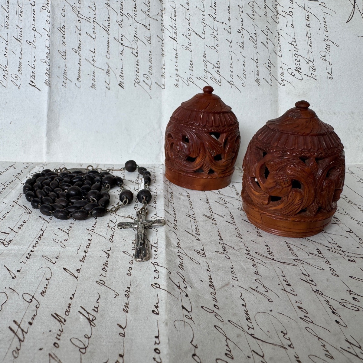 19th-century Carved Corozo Egg-shaped Rosary Case-photo-4