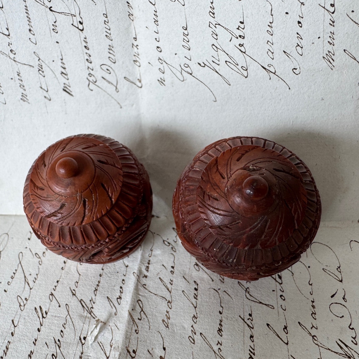 19th-century Carved Corozo Egg-shaped Rosary Case-photo-3
