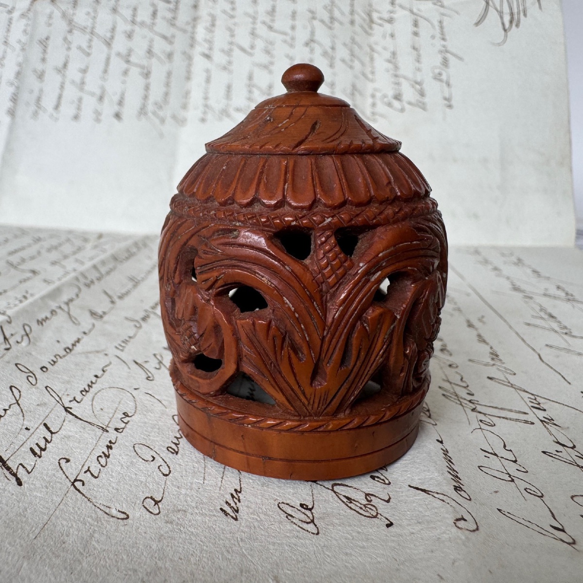 19th-century Carved Corozo Egg-shaped Rosary Case-photo-4