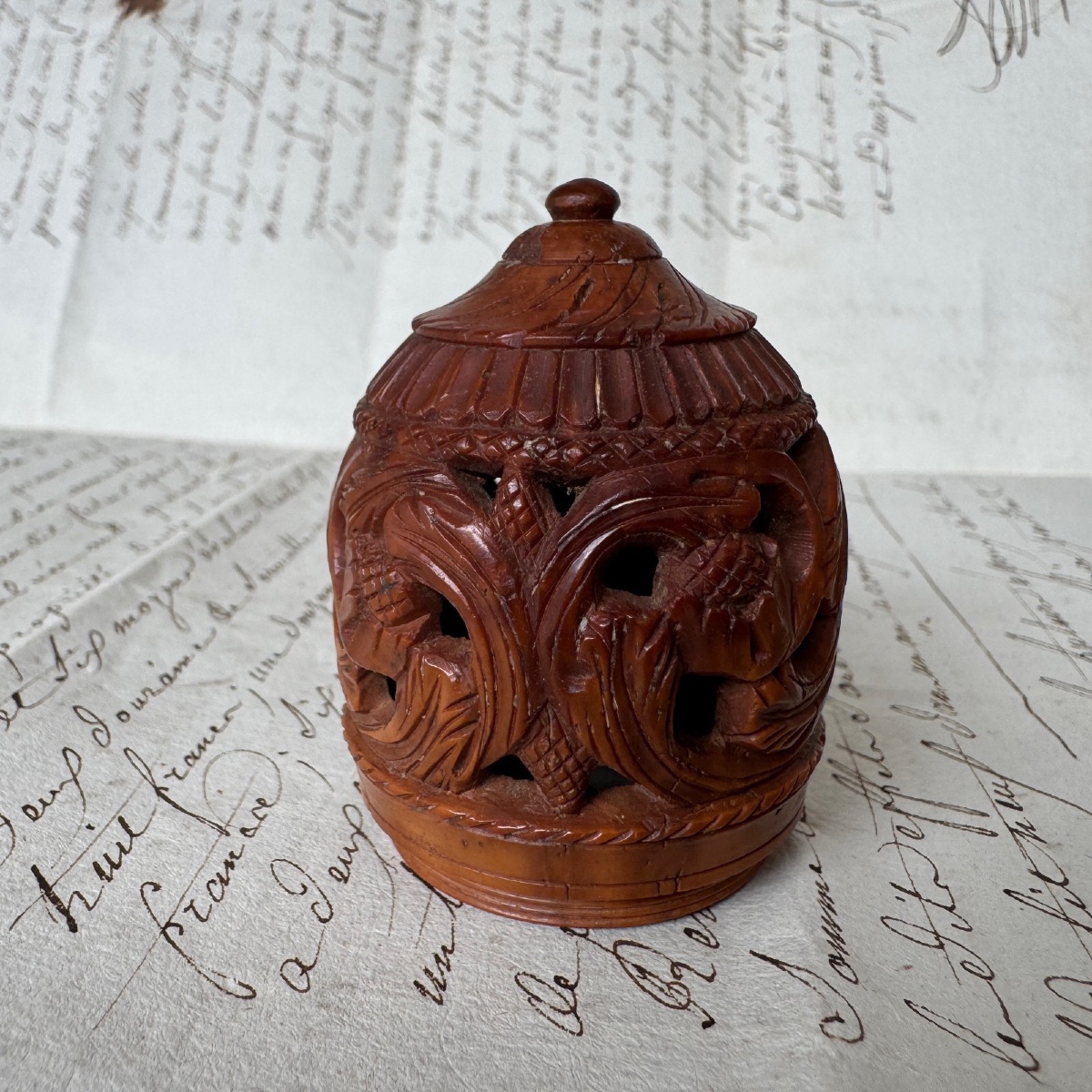 19th-century Carved Corozo Egg-shaped Rosary Case-photo-5