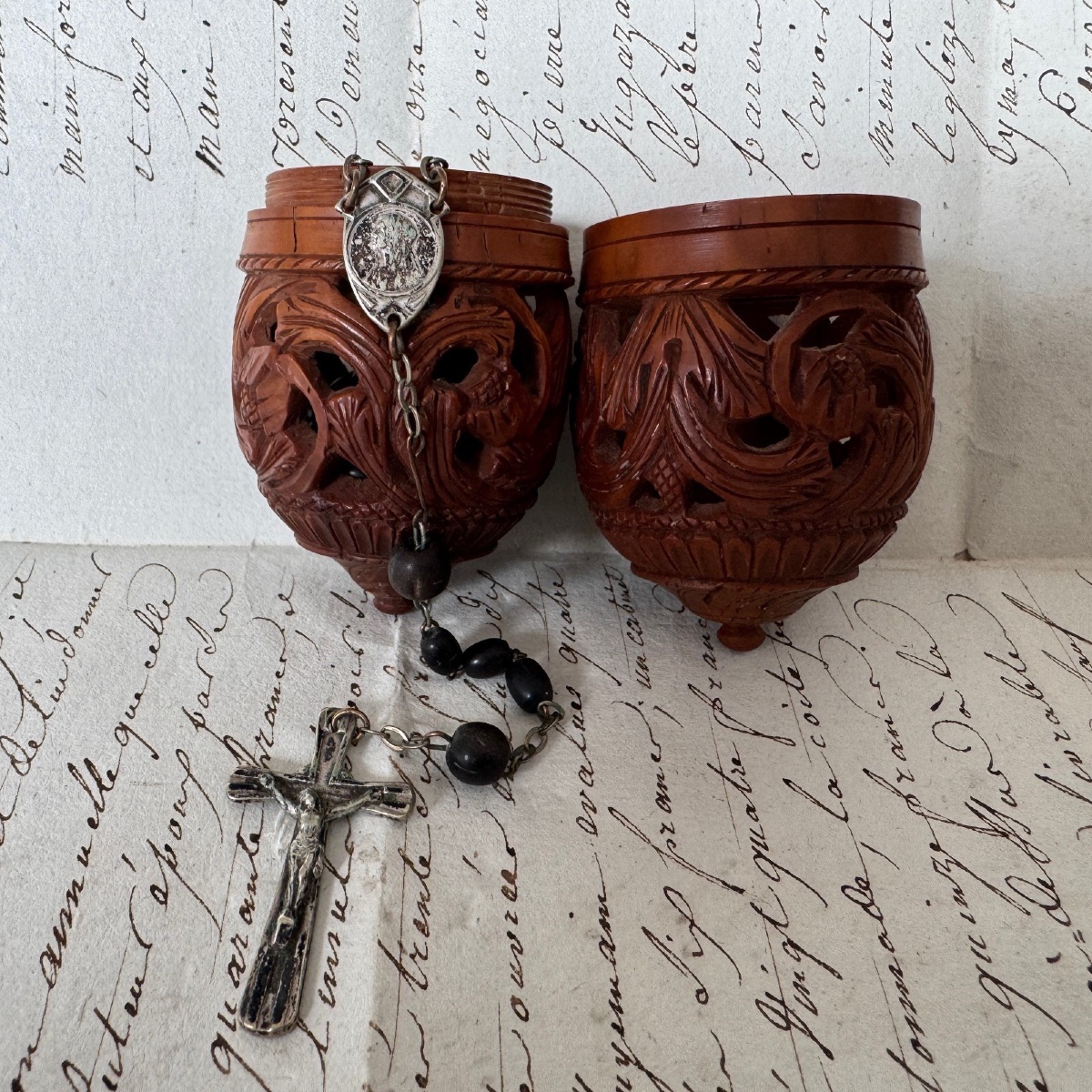 19th-century Carved Corozo Egg-shaped Rosary Case-photo-6