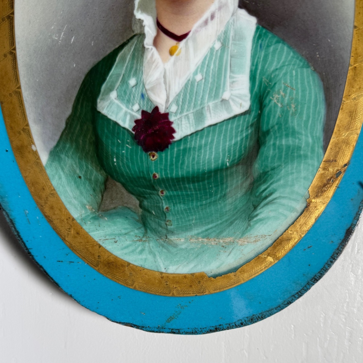Elegant 19th-century Porcelain Plaque Featuring Lace In A Central Cartouche -photo-3