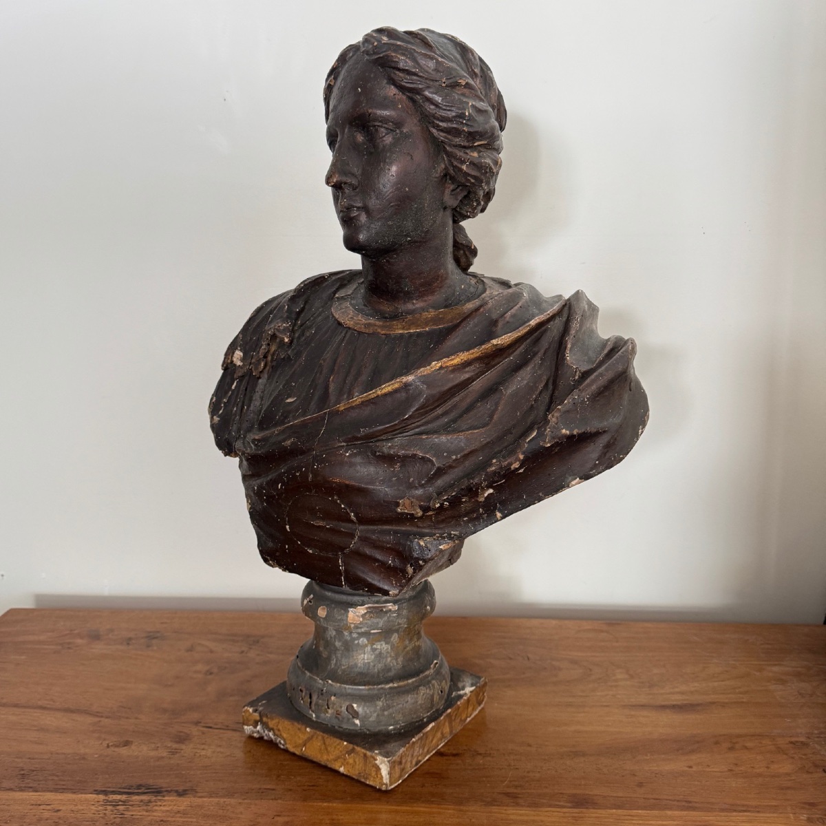 Buste à l'Antique en bois sculpté représentant une femme drapée XVIIe -photo-2