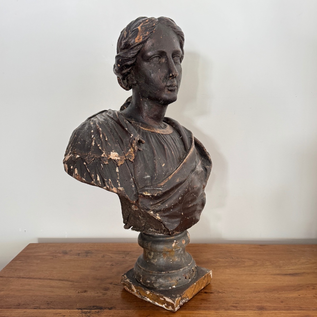Buste à l'Antique en bois sculpté représentant une femme drapée XVIIe -photo-2