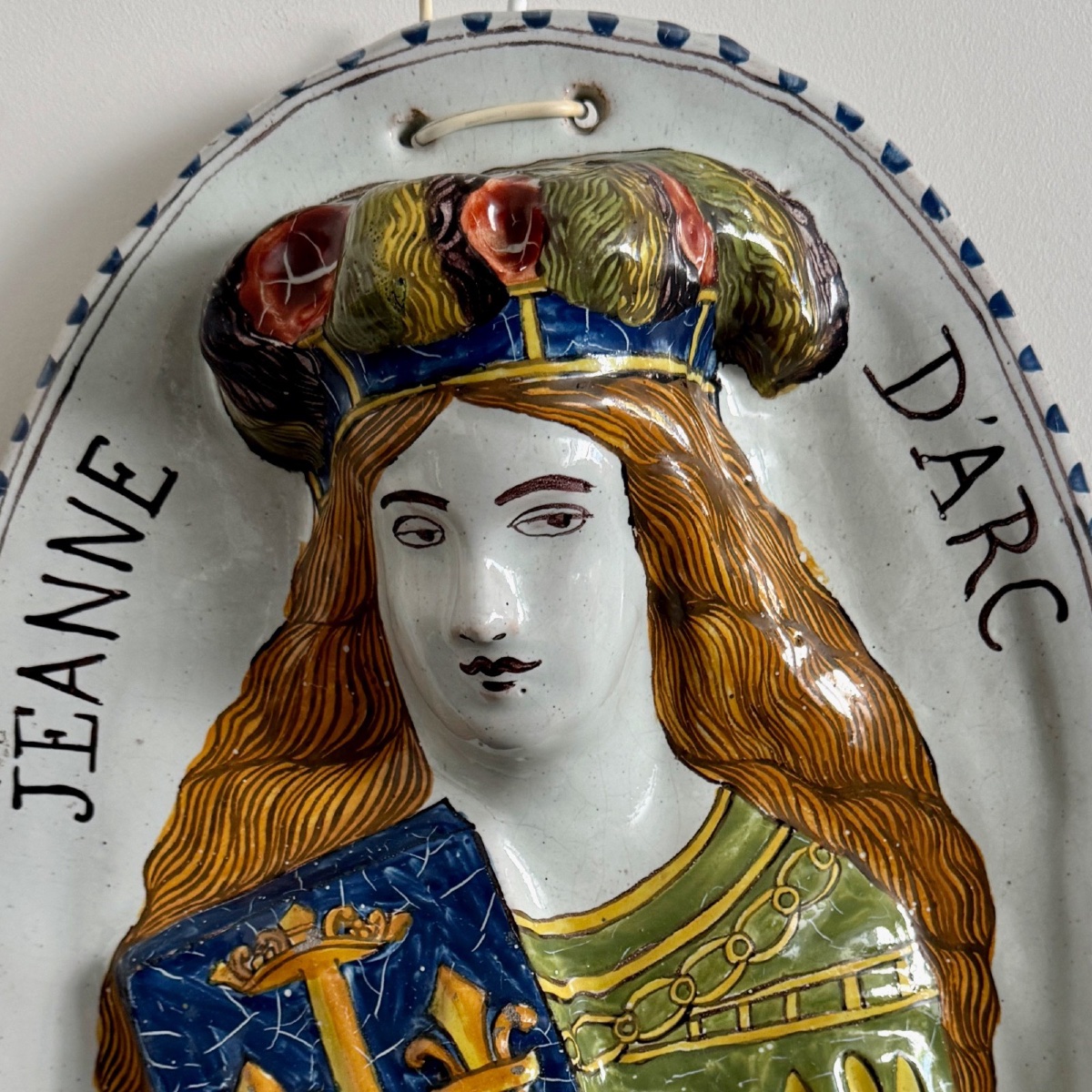 Paire d'appliques en faïence Nevers Montagnon Jeanne d'Arc et Dunoy -photo-2