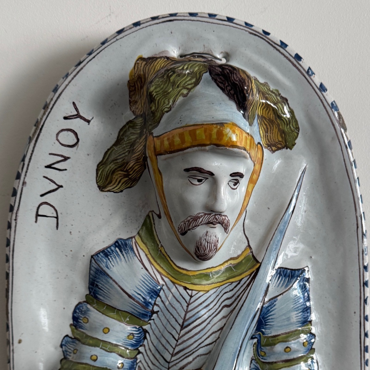 Paire d'appliques en faïence Nevers Montagnon Jeanne d'Arc et Dunoy -photo-3