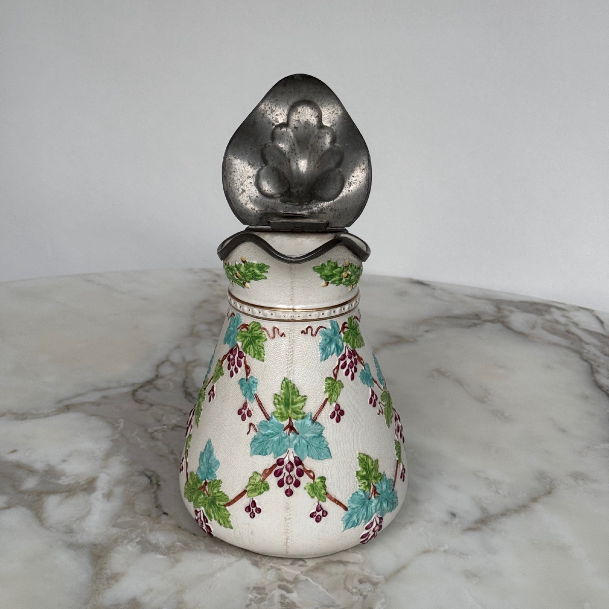 Jug Decorated With Applied Vine Leaves, 19th Century, Marked "edwards" -photo-4