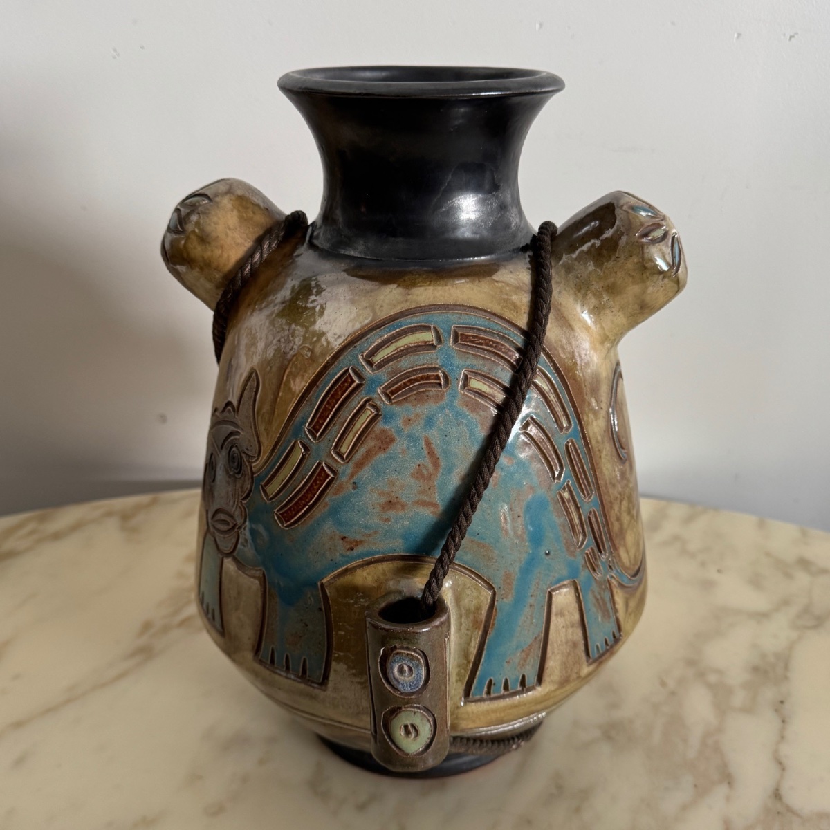 Vase en grès émaillé par Roger Guérin décor Aztèque 