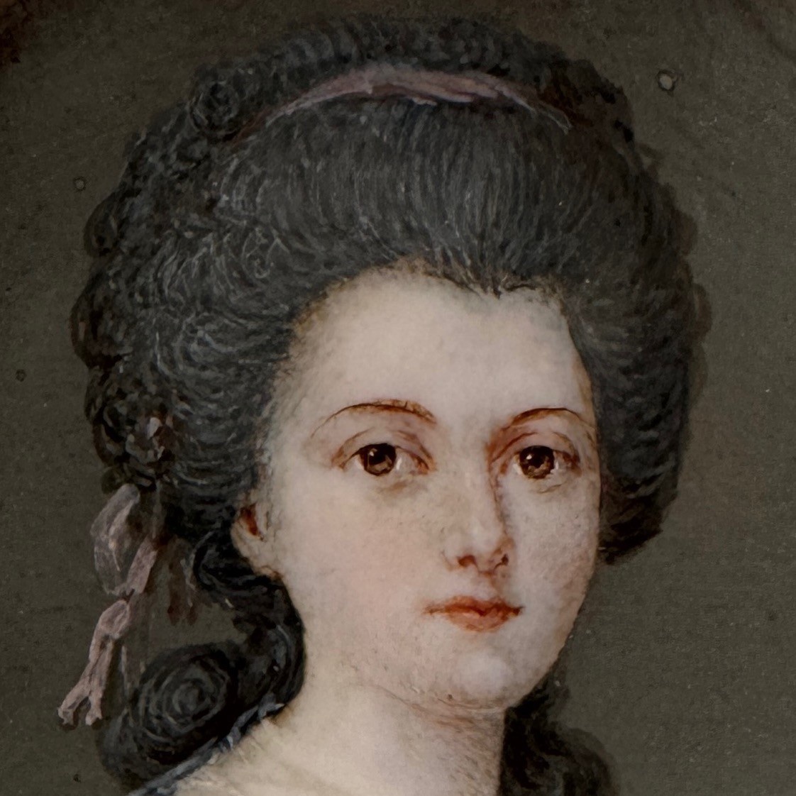 Miniature peinte à la main représentant une femme du XVIIIe par V. Pille -photo-4