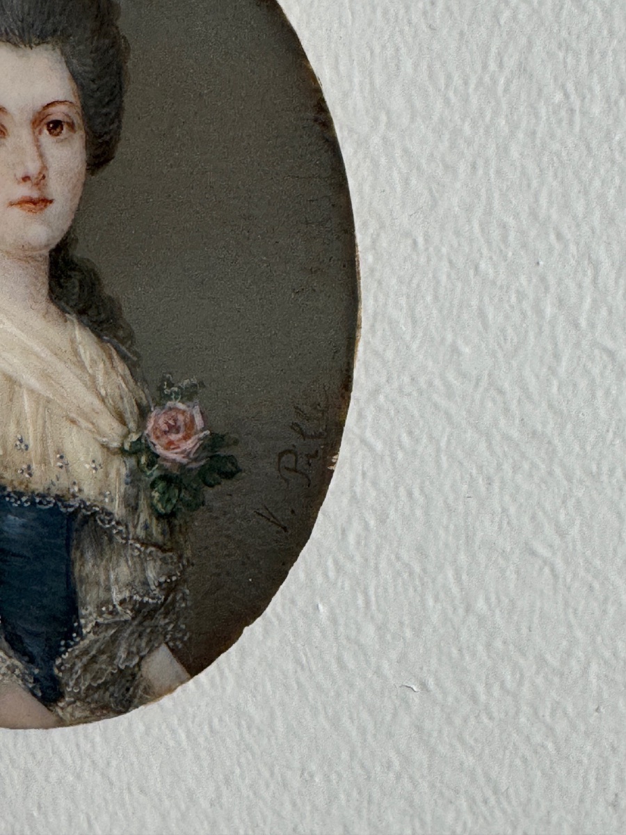 Miniature peinte à la main représentant une femme du XVIIIe par V. Pille -photo-1