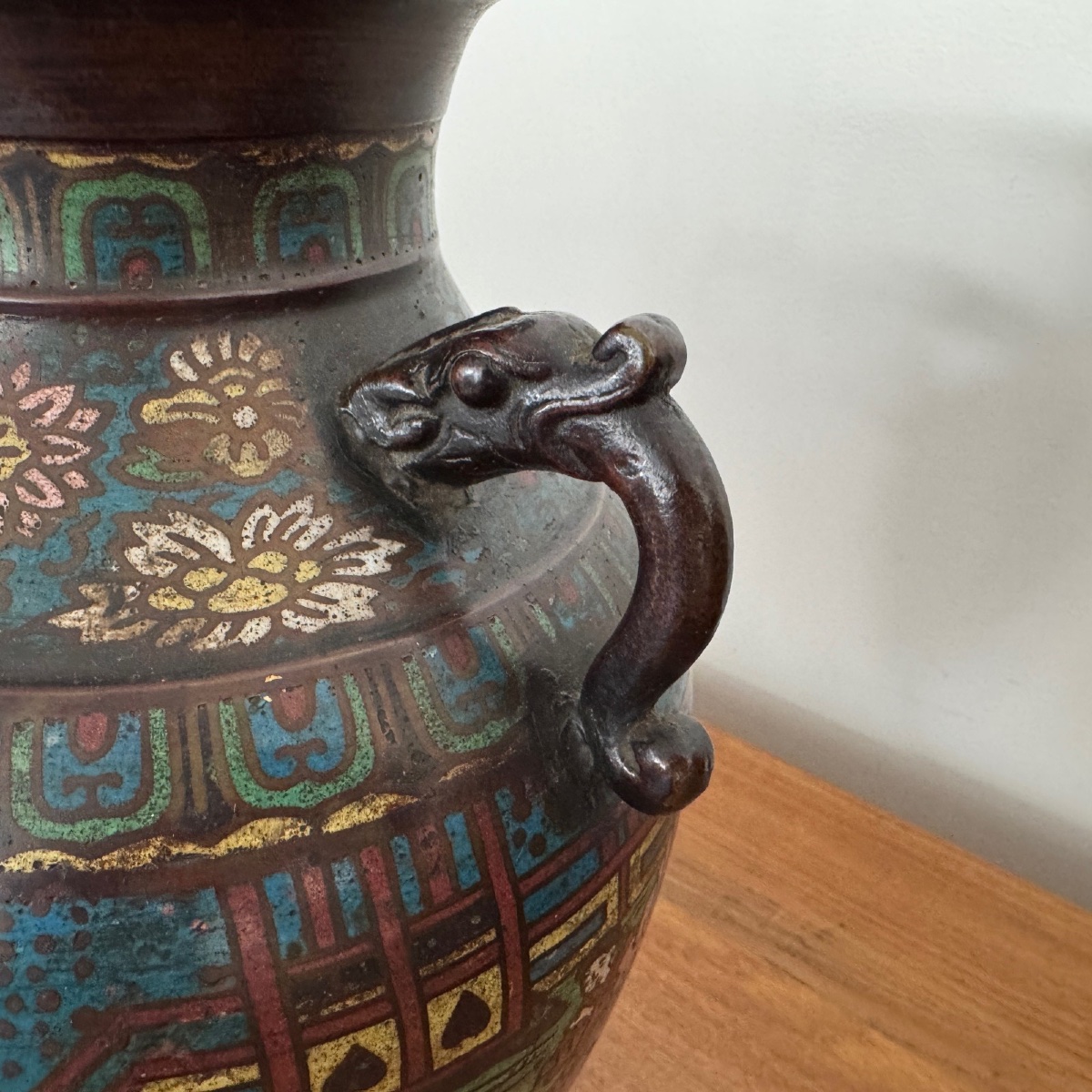 Paire de vases en bronze et émail cloisonné Japon fin XIXe-photo-4