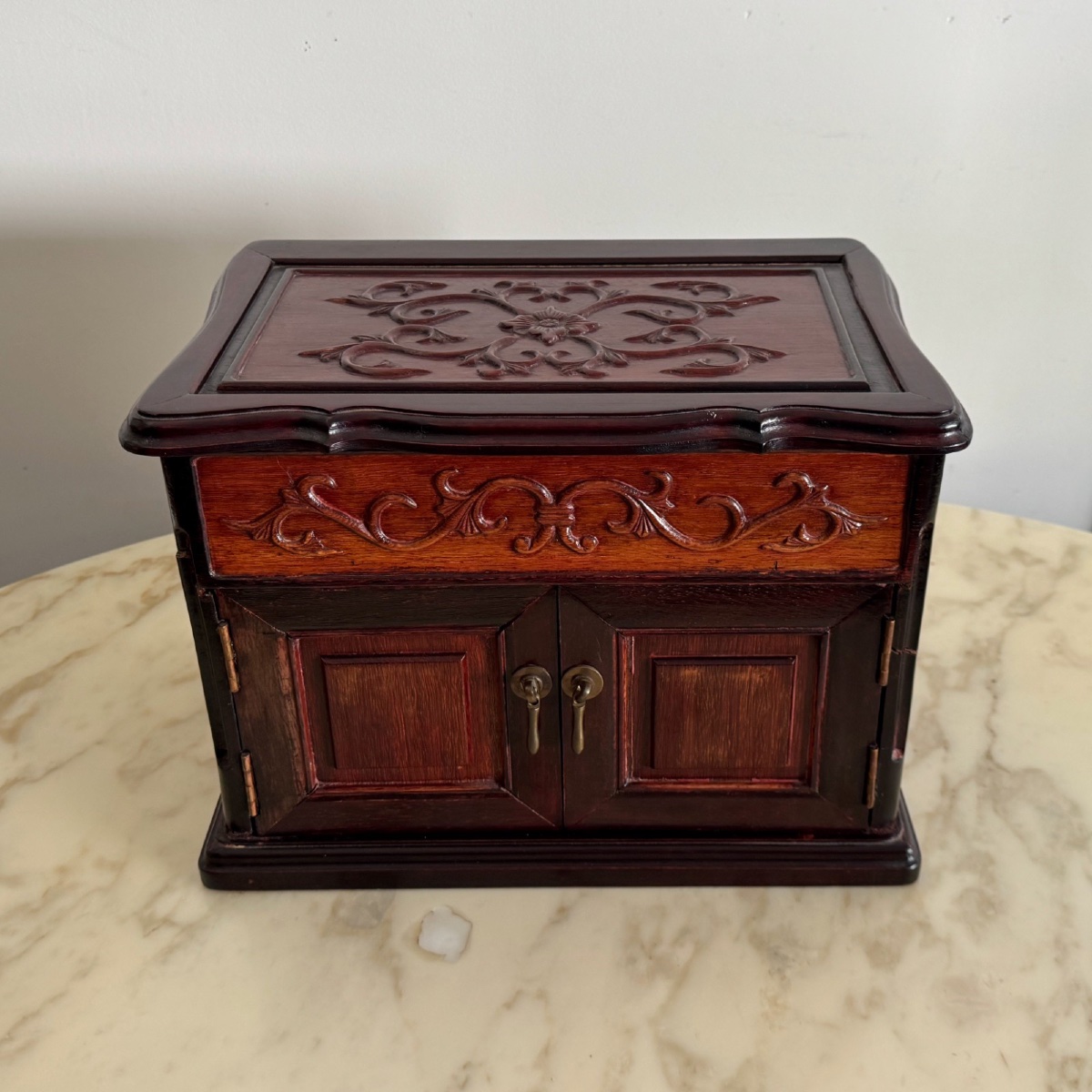 Coffret boîte à bijoux Chine XXe ornée de motifs de feuillage