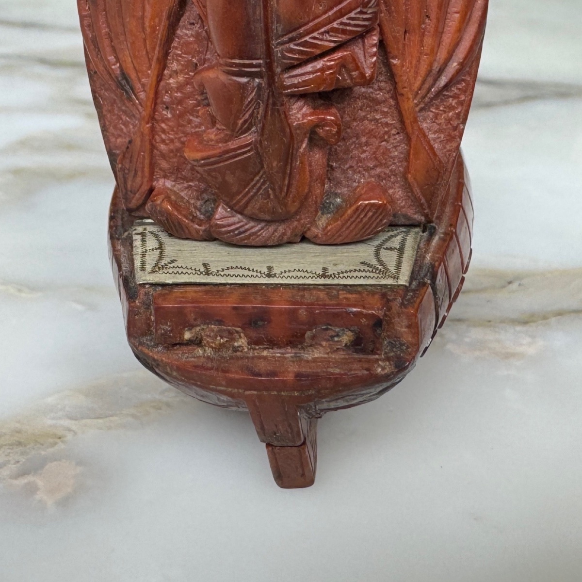 Tabatière corozo en forme de navire décor sculpté d'un empereur -photo-4