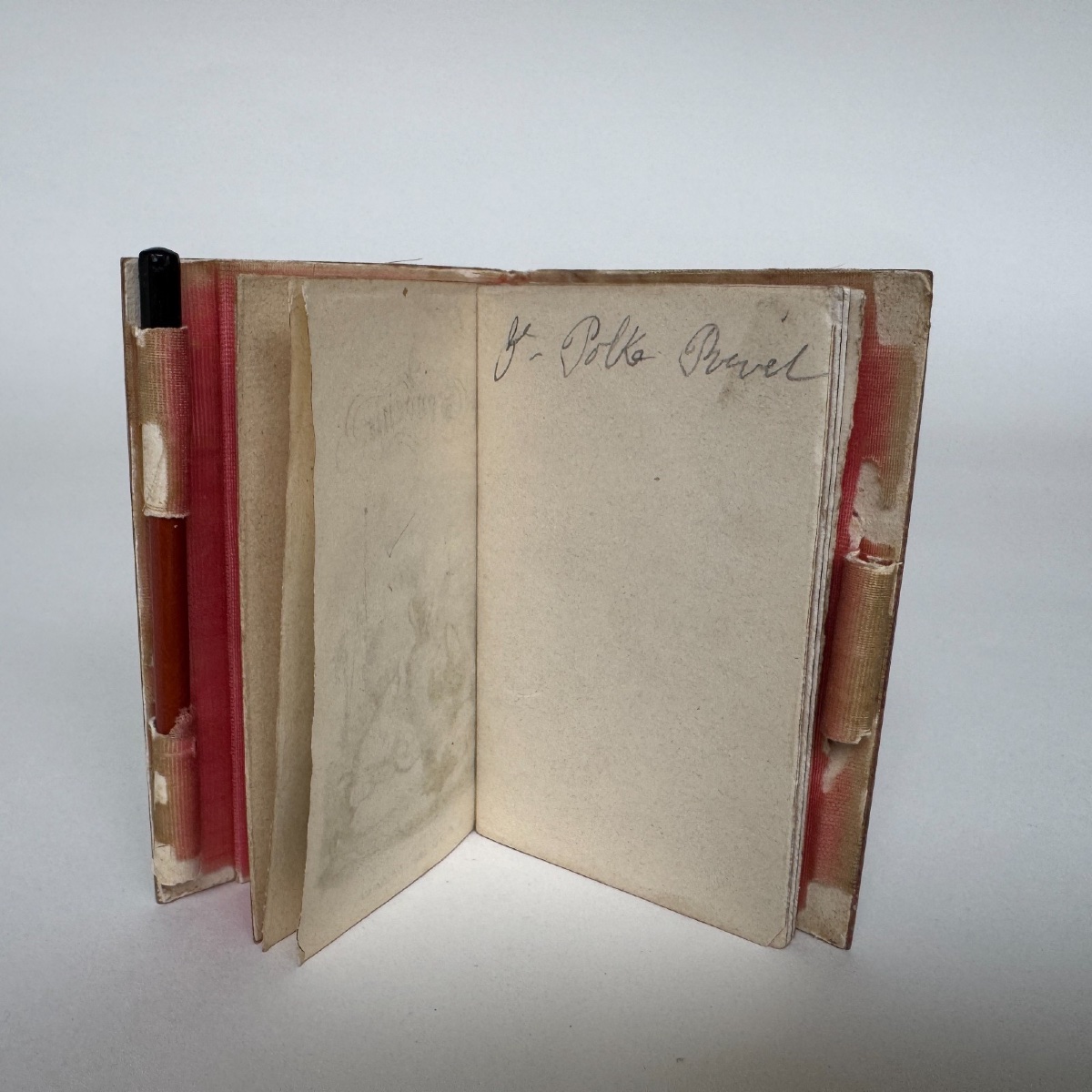 Carnet de bal en nacre XIXe ornementé d'une petite frise en argent -photo-3
