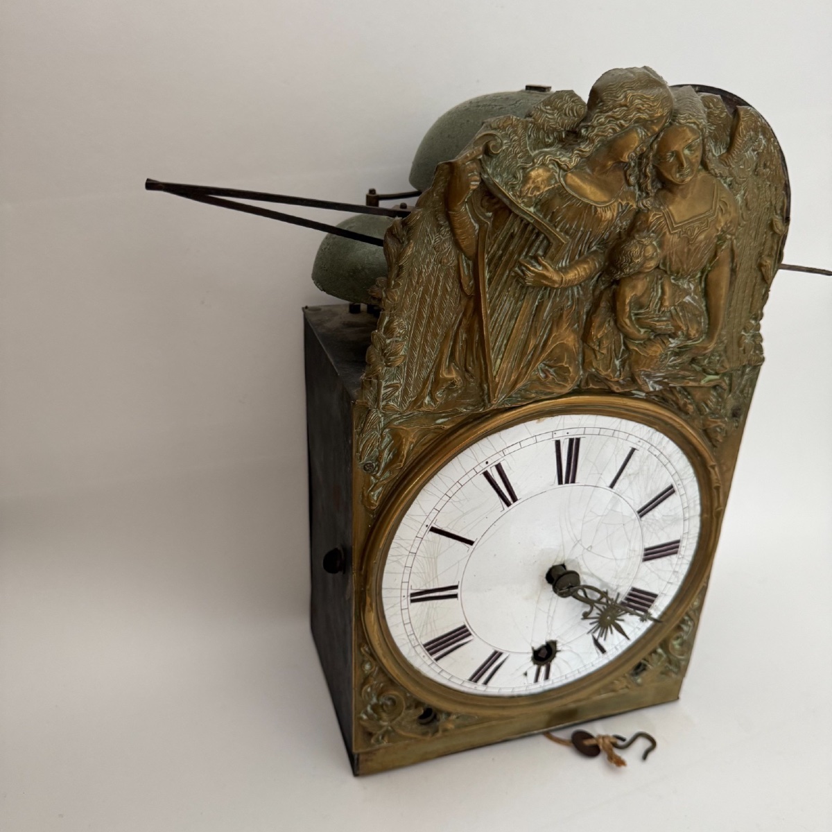 Mouvement d'horloge comtoise à trois cloches et fronton en laiton -photo-3