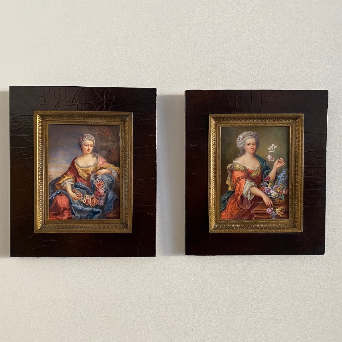 Miniatures peintes à la main femmes du XVIIIe signées d'après Van Loo