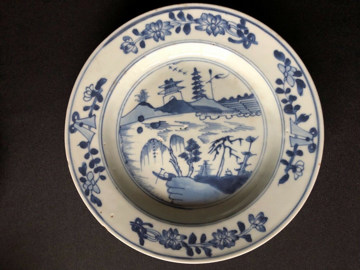 Assiette en porcelaine de Chine Décor floral et pagode XVIIIe-photo-8