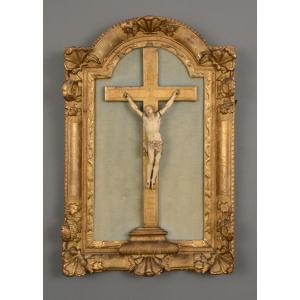 Christ XVIIIe Sculpte A La Main Cadre En Bois Dore Decor De Fleurettes