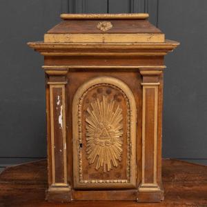 18th Century Tabernacle Decorated With Two Columns And A Sun