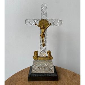 Crucifix en cristal taillé et bronze doré époque Charle X début XIXe