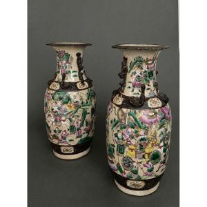 Pair Of Large Nanking Vases 19th Century Combat Decoration Dragon Applications