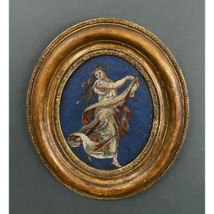 Plaque en micro-mosaïque danseuse grecque à l'Antique XIXe cadre ovale