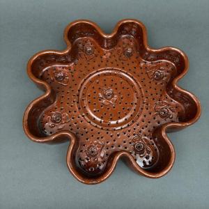 Faisselle In Polylobed Glazed Earthenware Floral Ornamentation