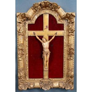17th Century Crucifix Hand Carved Gilded Wooden Frame Decorated With Flowers