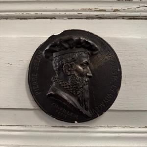 Médaillon tondo par Charles Filleul Pierre Belon naturaliste XXe