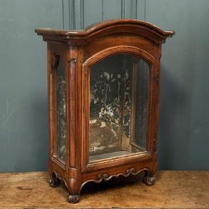 Petite vitrine en acajou XVIIIe Louis XV pieds bigorneaux