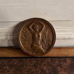 Matrice pour médaille femme nue par Anie Mouroux XXe
