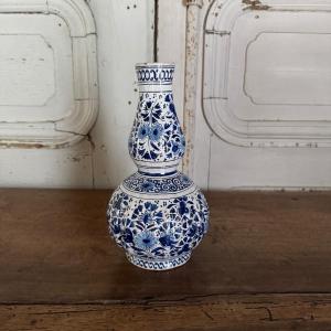 Vase gourde en faïence de Delft XVIIIe décor floral