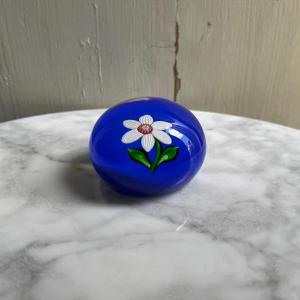 Presse-papier ou sulfure cristal Saint-Louis XXe SL 1984 fleur blanche