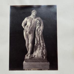 Photo albumine contrecollée sur carton représentant l'Hercule Farnèse XIXe 
