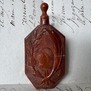 Corozo Snuff Bottle With Royalist Design Featuring A Fleur-de-lis In The Folk Art Style
