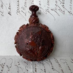 Corozo Tobacco Shaker Decorated With Two Profiles, Early 19th Century