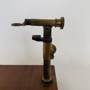Ancien microscope en laiton sur coffret en acajou XIXe siècle MX123