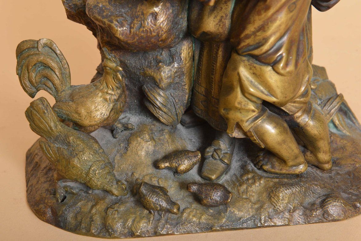 Bronze du XIXe siècle – Maman et son enfant en train de nourir les poules-photo-3