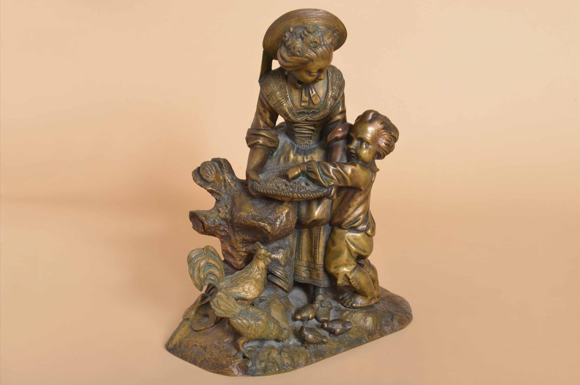 Bronze du XIXe siècle – Maman et son enfant en train de nourir les poules-photo-4
