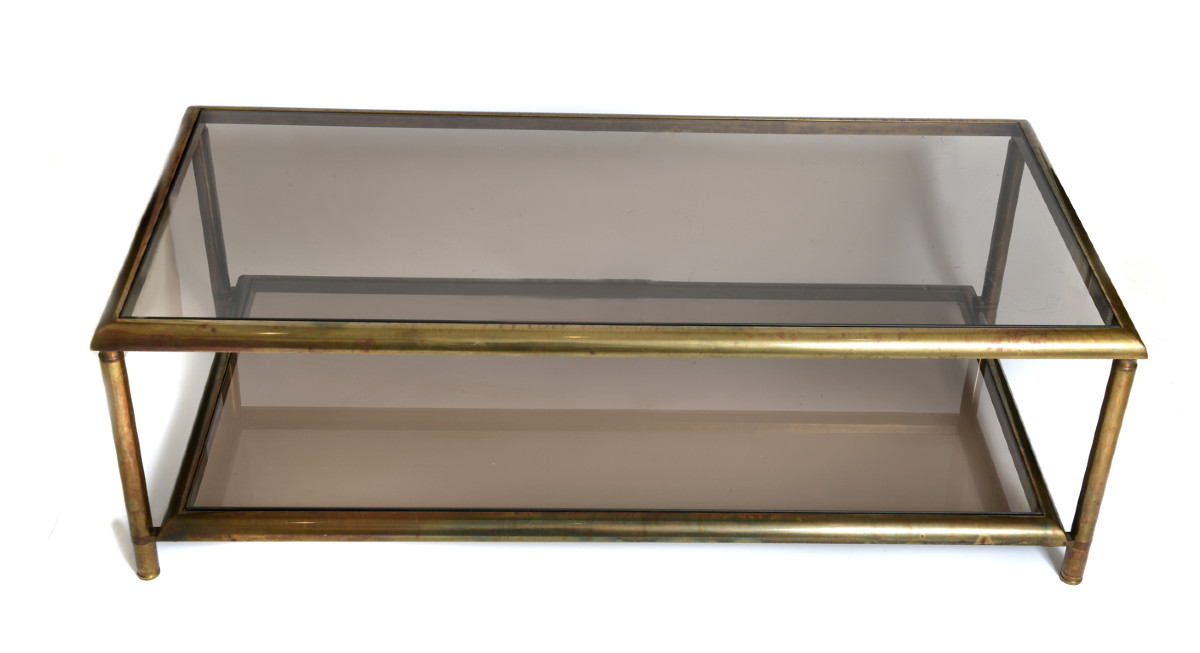 Table basse en laiton et verre fumé (vers 1970)