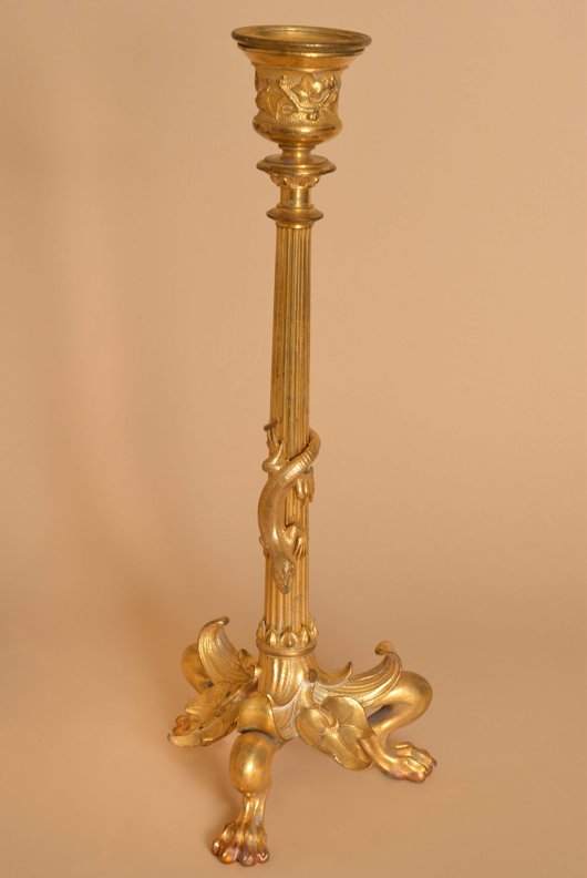 Paire de bougeoirs en bronze du XIXe siècle , ornés de salamandres-photo-3