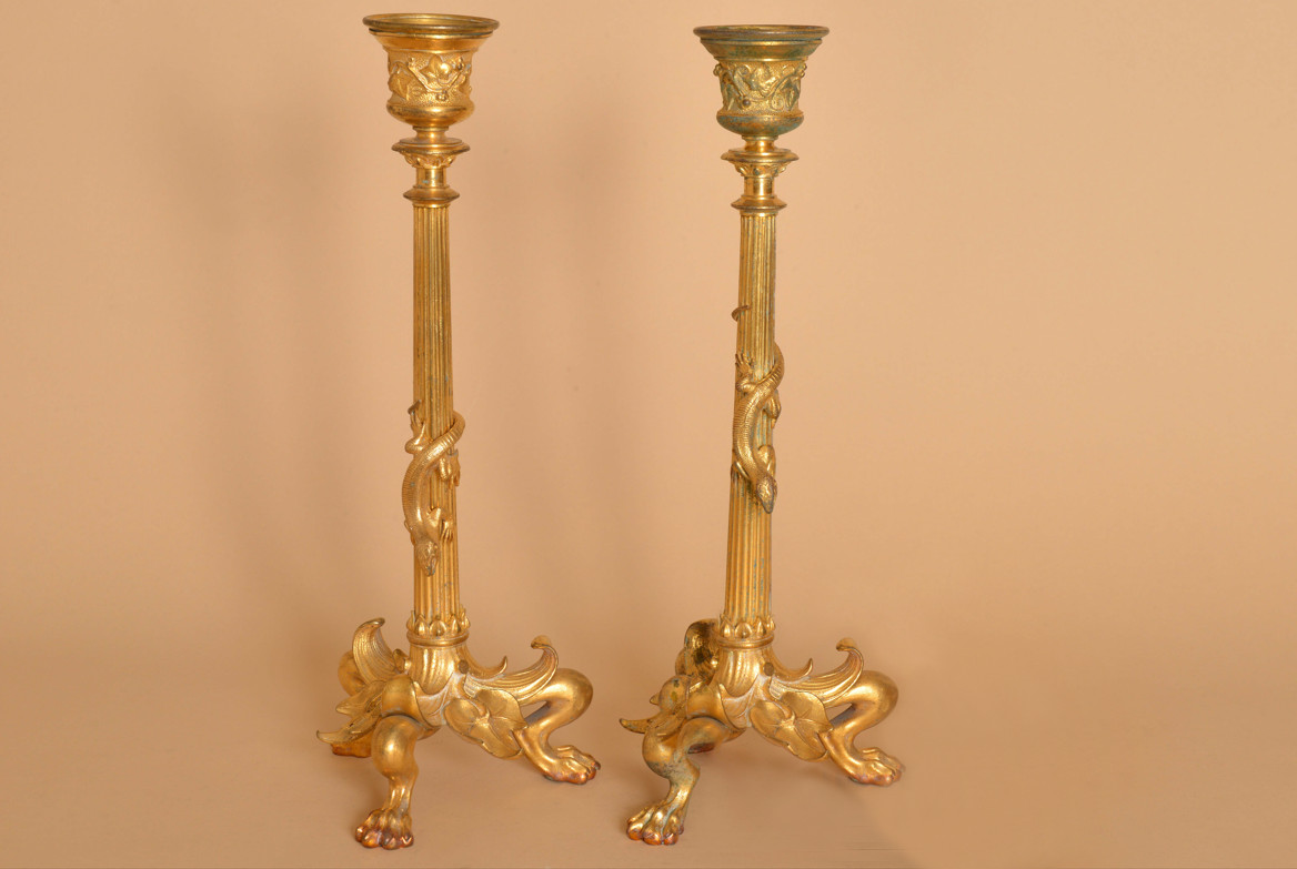 Paire de bougeoirs en bronze du XIXe siècle , ornés de salamandres