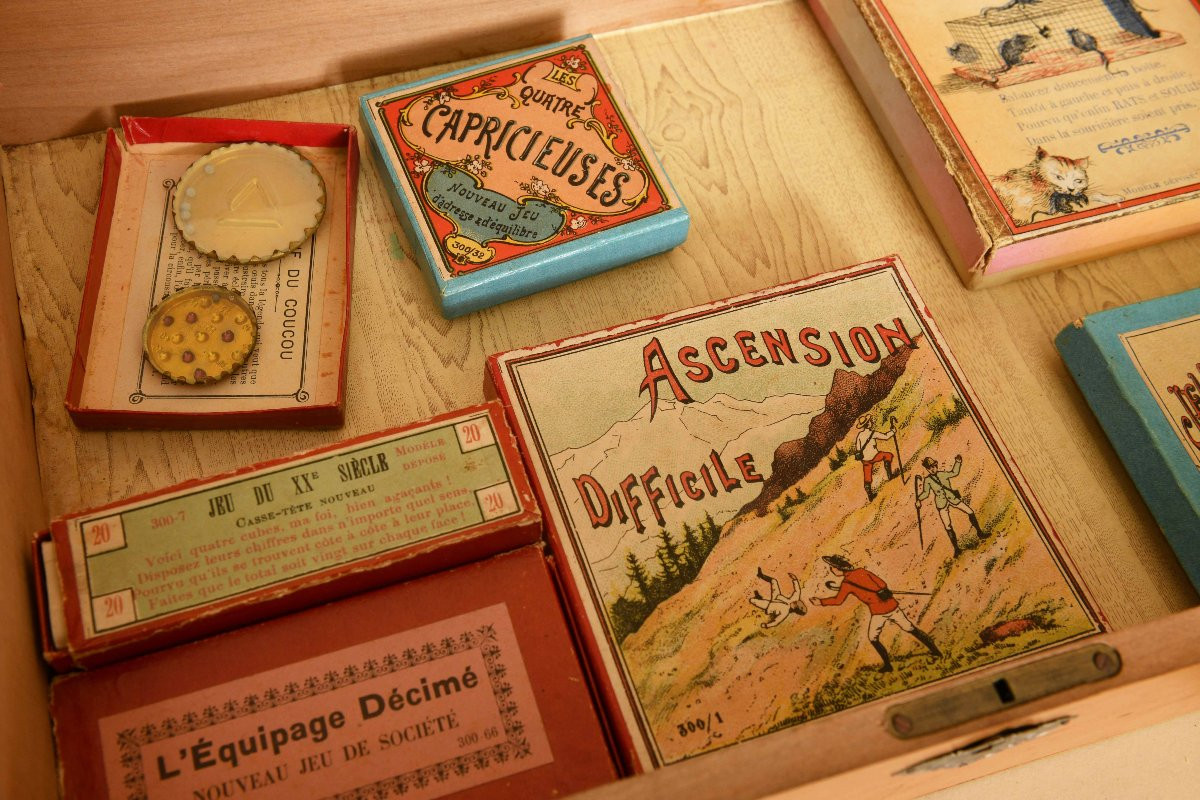 Box Of Several Late 19th Century Games-photo-1
