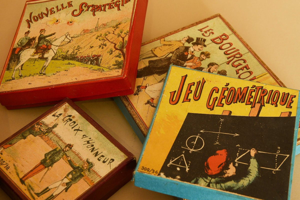 Box Of Several Late 19th Century Games-photo-4